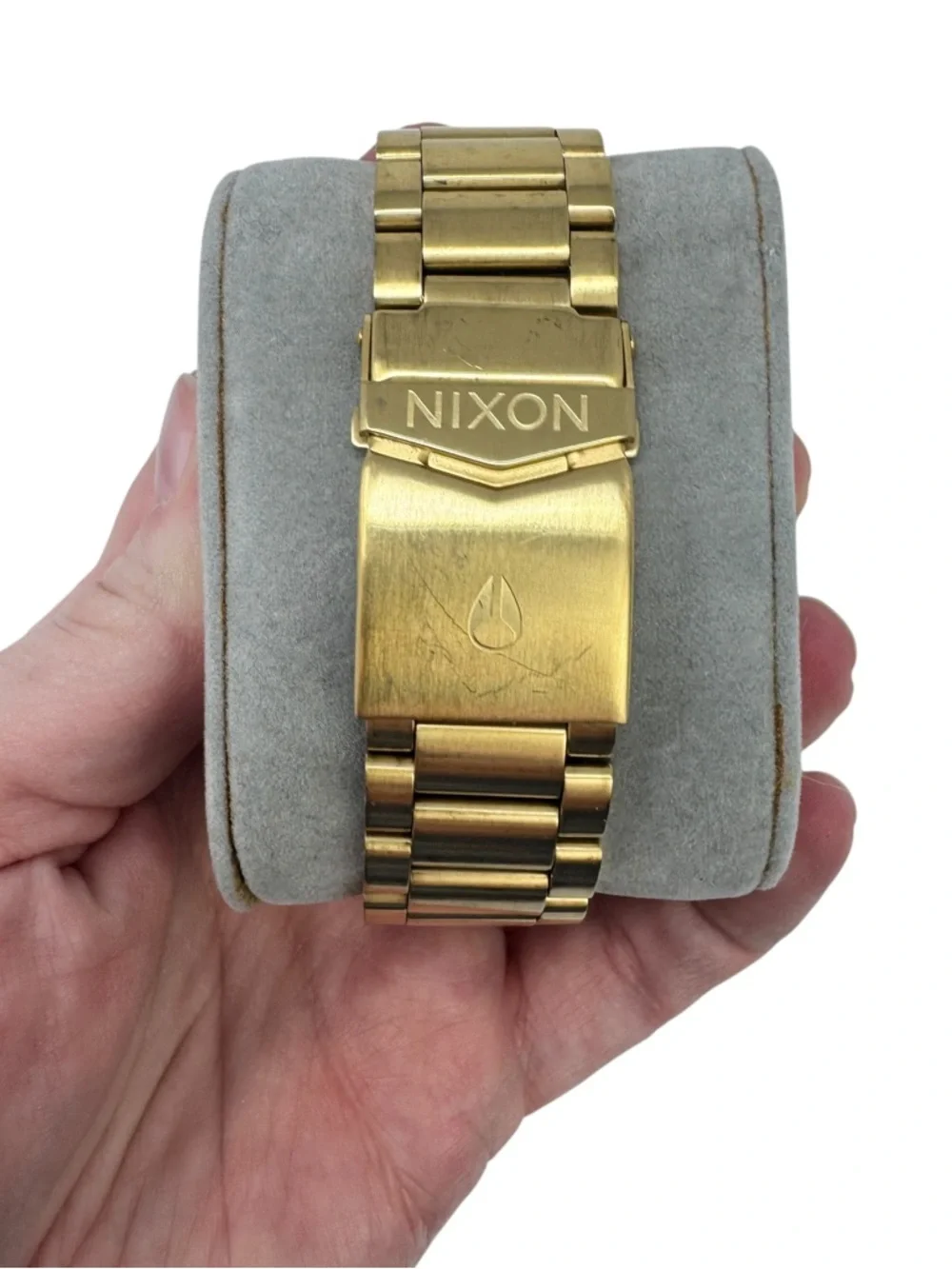 Nixon Sentry Stainless Steel Date All Gold‎ Needs Battery